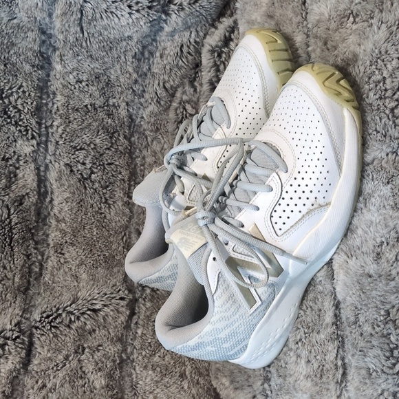 New Balance Shoes - New Balance Women's 696 V3 Tennis Shoes​​​